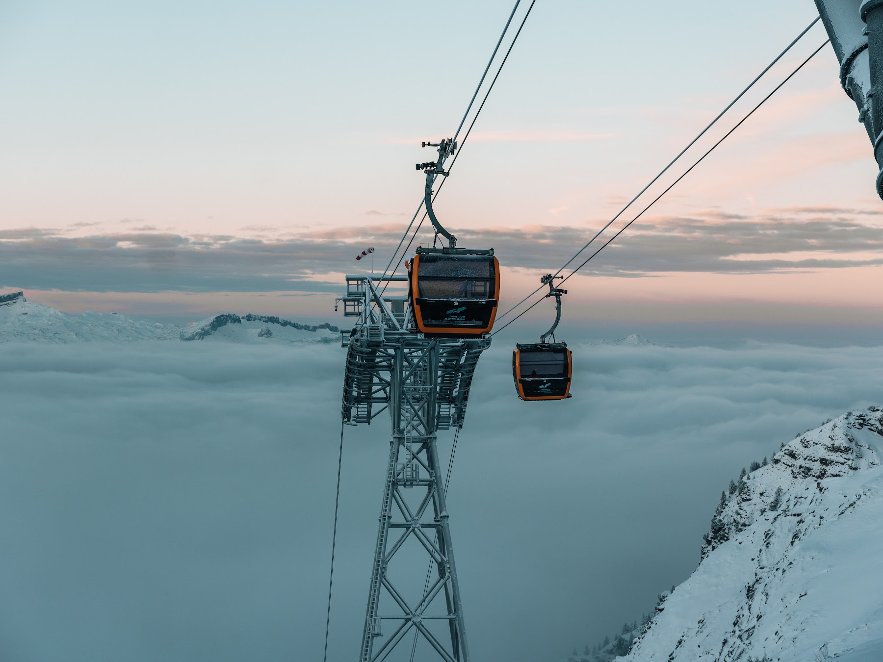 Nebelhornbahn über dem Nebelmeer